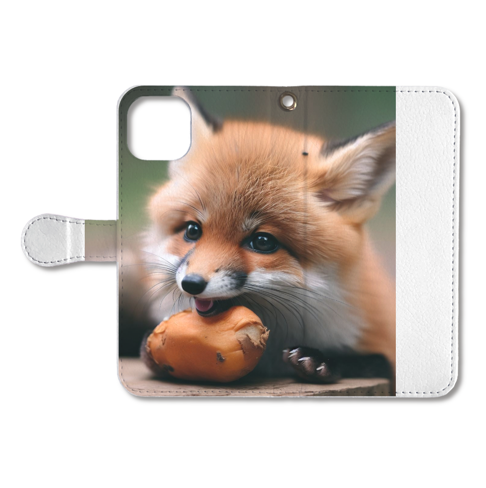 Fox eating sweet potato（サツマイモを食べるキツネ）-手帳型ベルト付きiPhone13