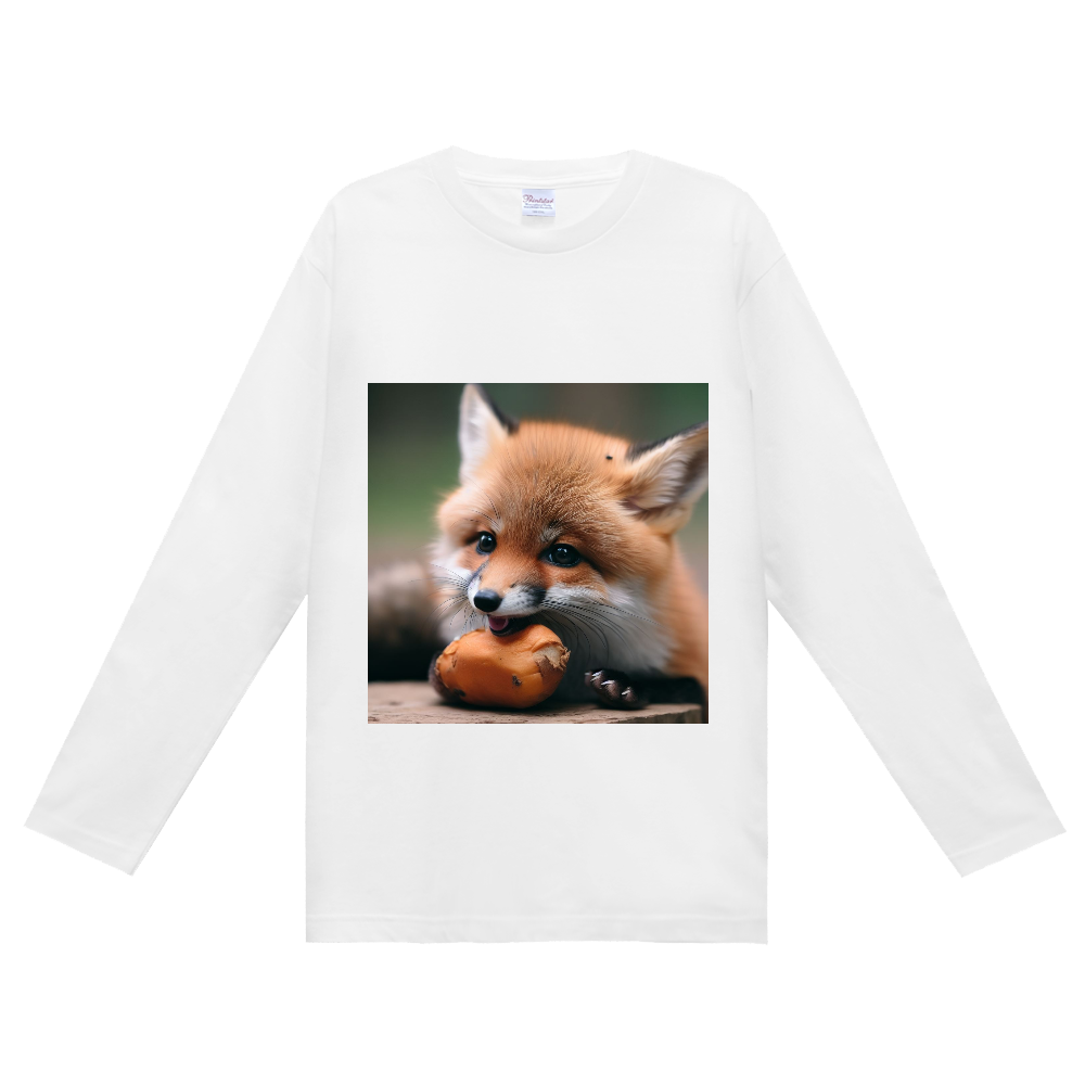 Fox eating sweet potato（サツマイモを食べるキツネ）（定番長袖Tシャツ）|オリジナルTシャツのUP-T