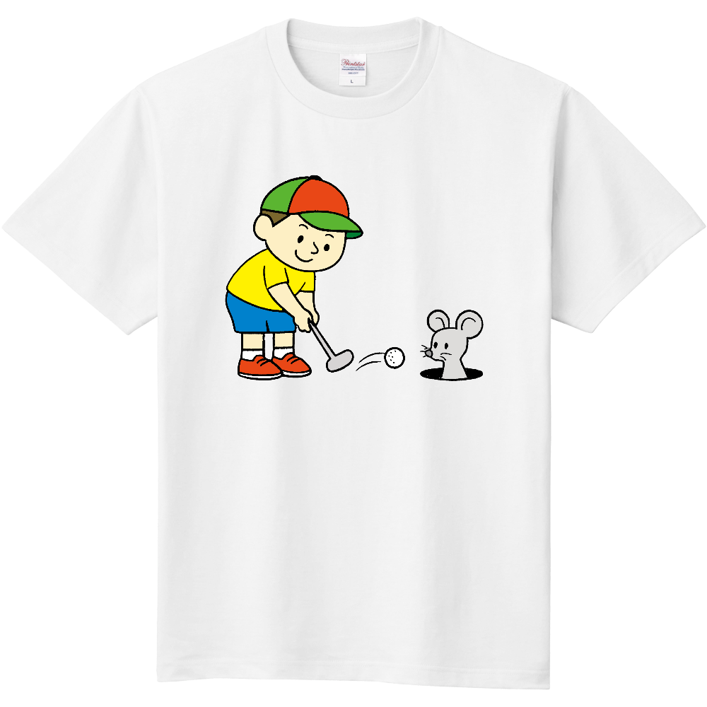 ゴルフをする少年のＴシャツ