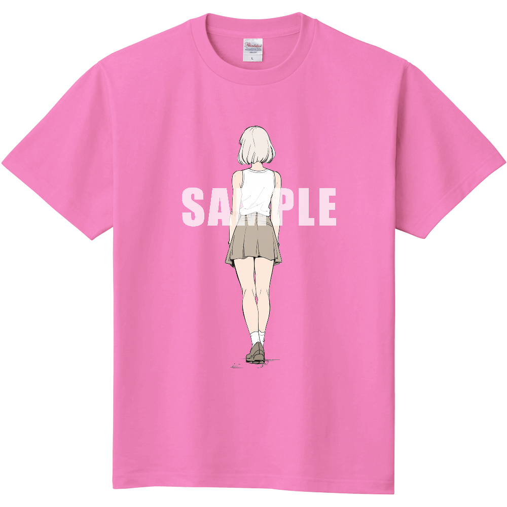 後ろ向きの女性のTシャツ