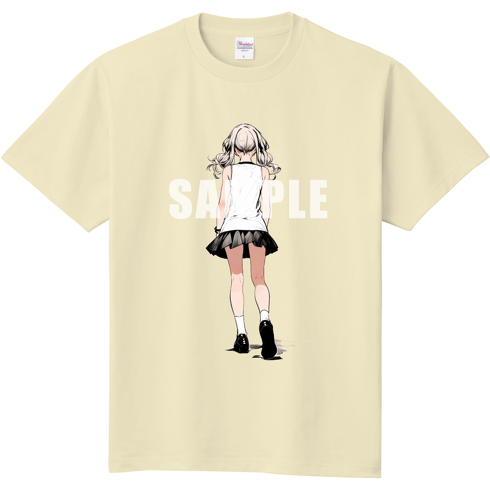 後ろ向きの女性のTシャツ