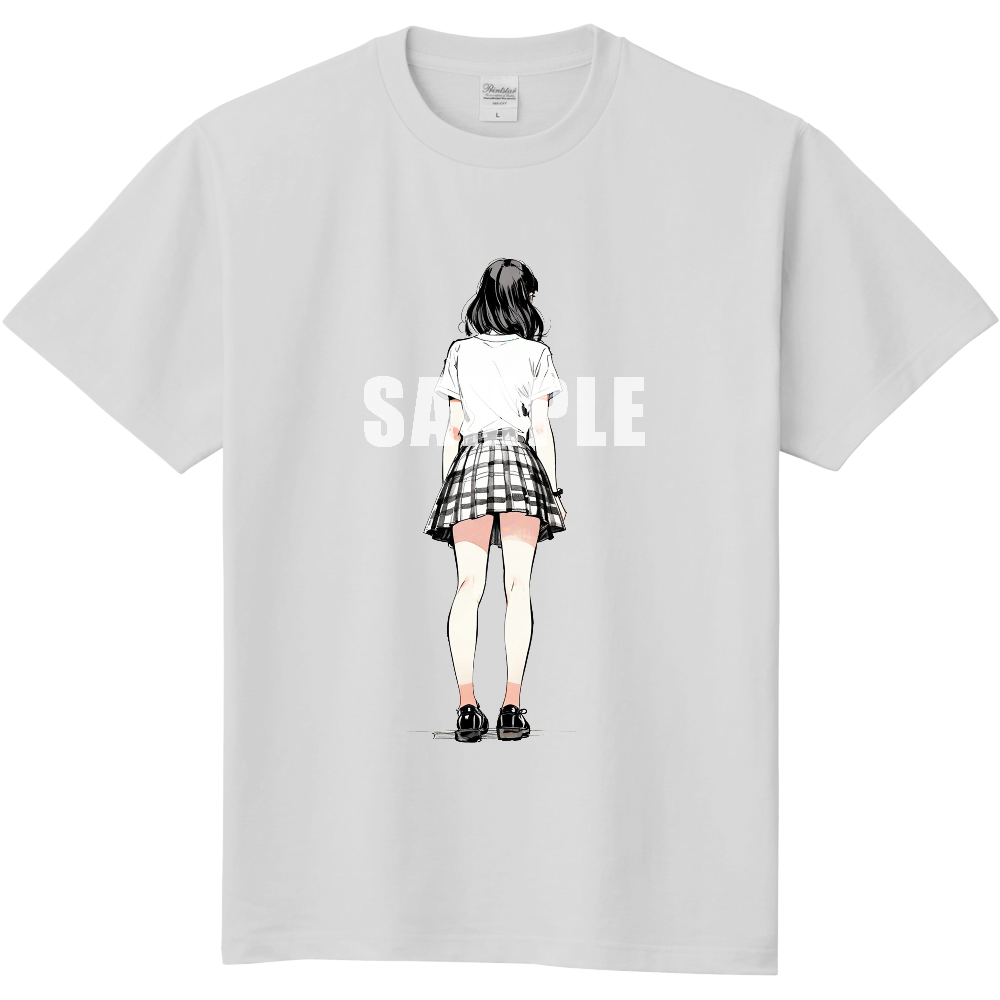 後ろ向きの女性のTシャツ