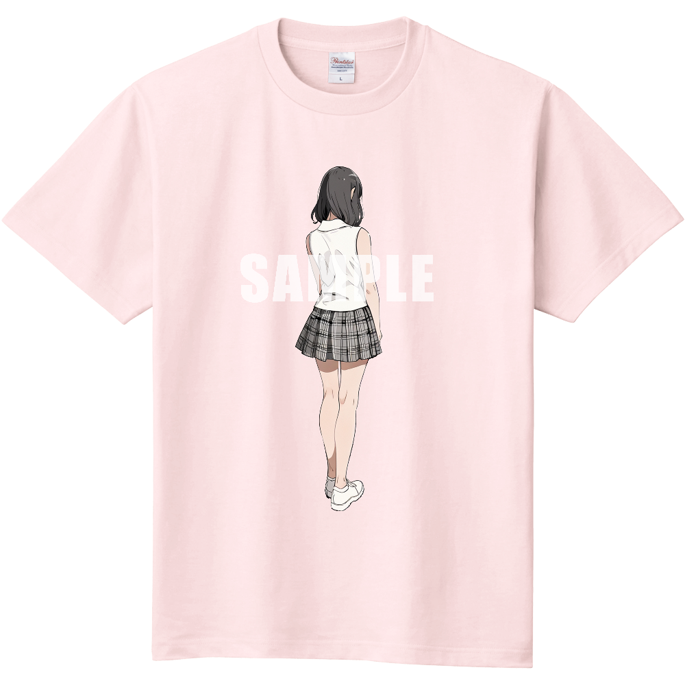 後ろ向きの女性のTシャツ