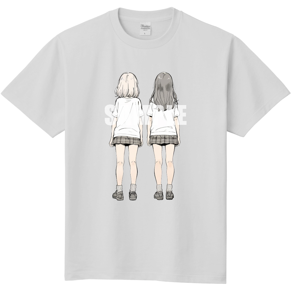 後ろ向きの女性のTシャツ