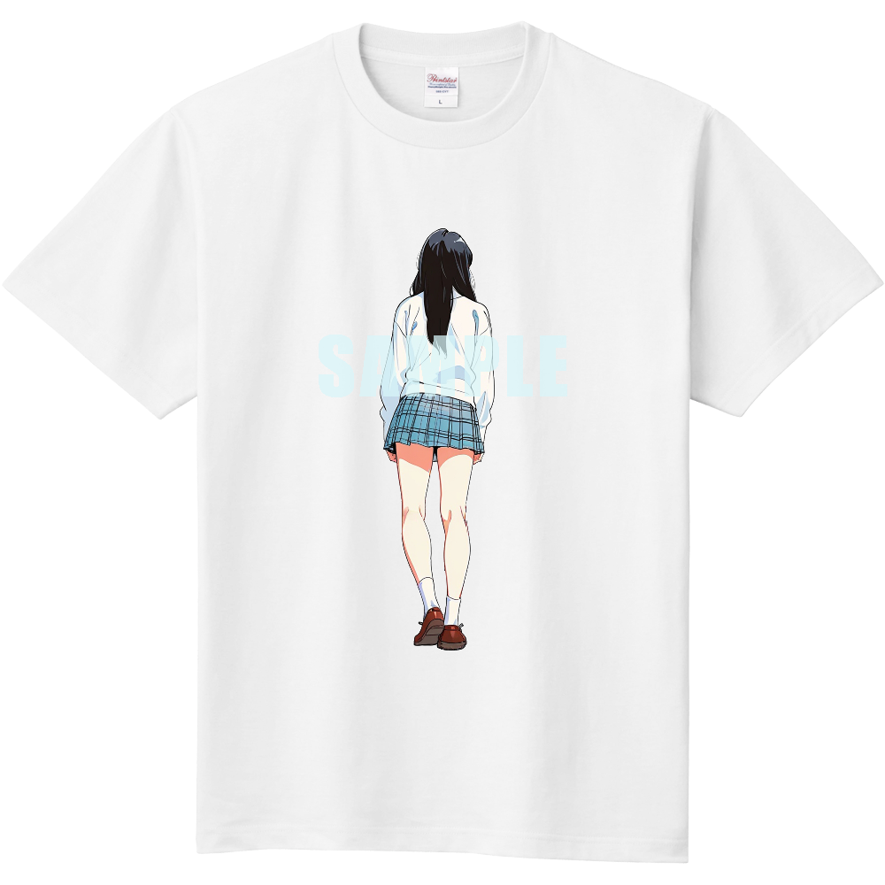 後ろ向きの女性のTシャツ