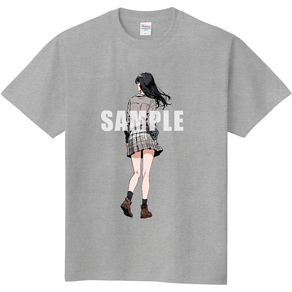 後ろ向きの女性のTシャツ