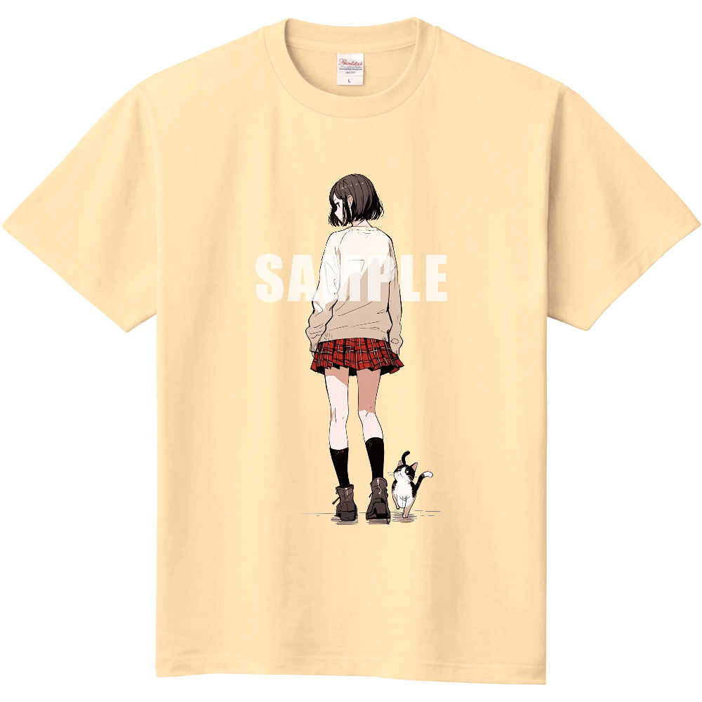 後ろ向きの女性のTシャツ