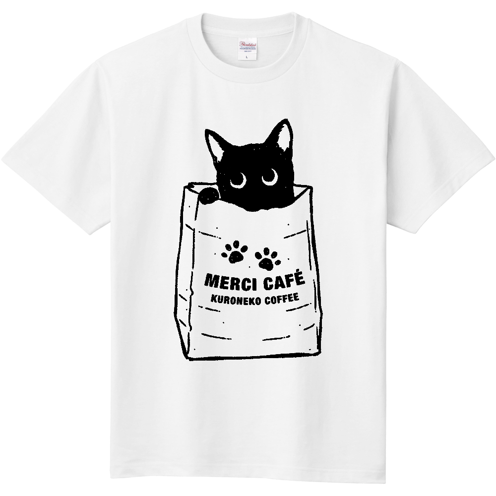 紙袋がお気に入りの黒猫くん