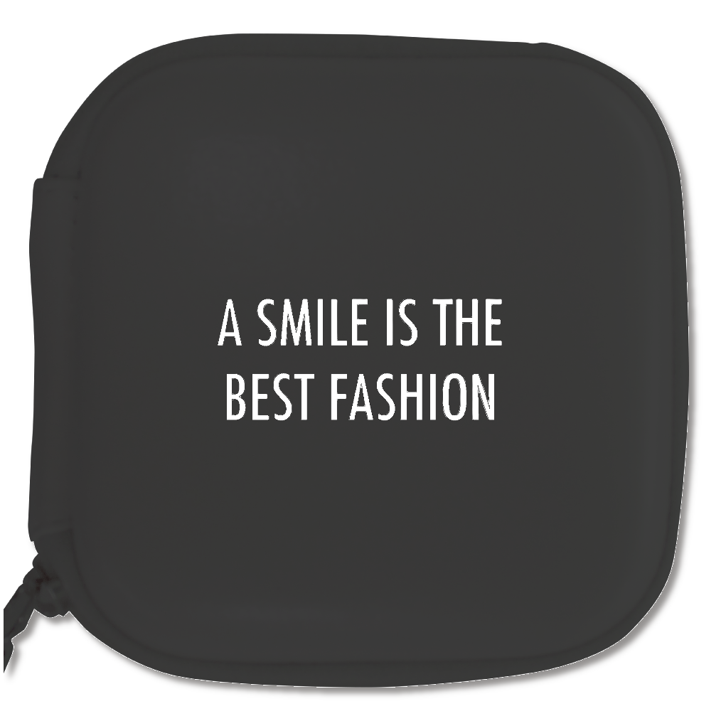 SanoAmi Official. レザースタイルマルチケースS(ブラックorブラウン)