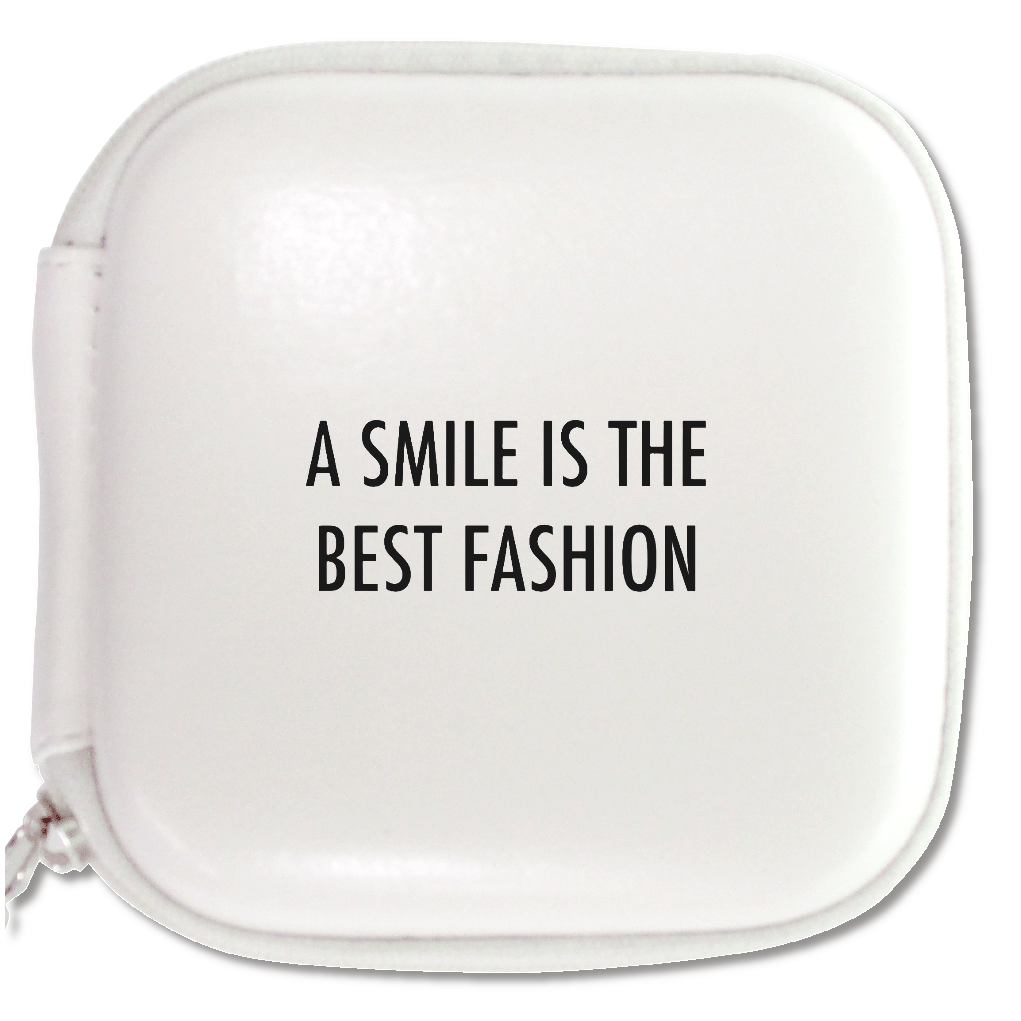 SanoAmi Official. レザースタイルマルチケースS（ホワイト）