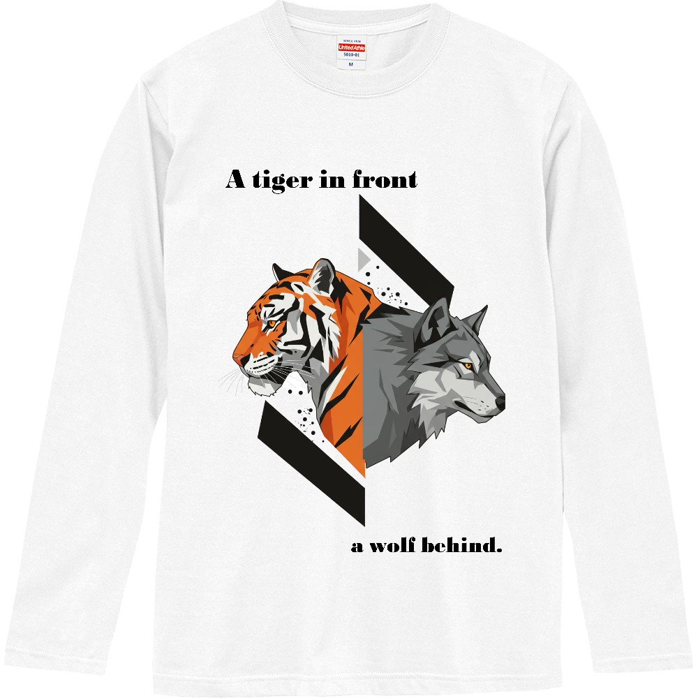 [ロングTシャツ] A tiger in front and a wolf behind.