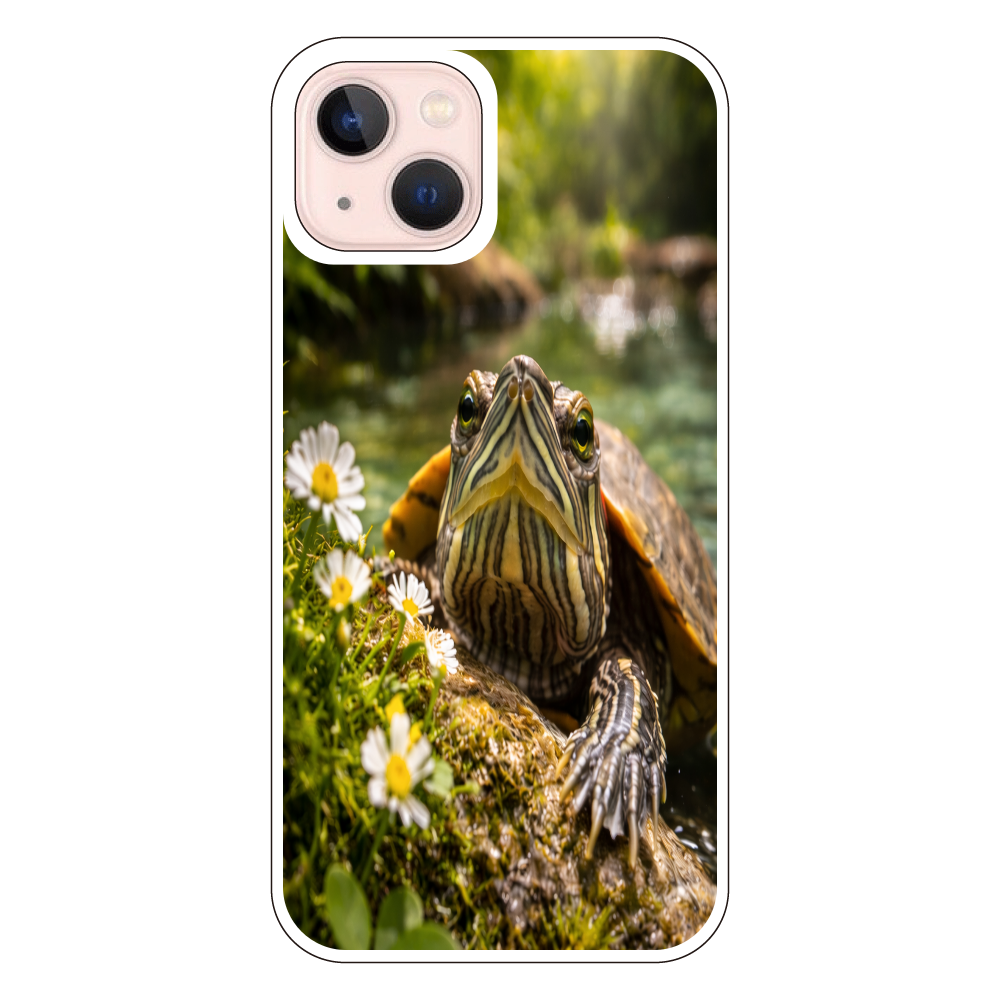 癒しのミドリガメ｜小川と野花に包まれるスマホケース　iPhone13