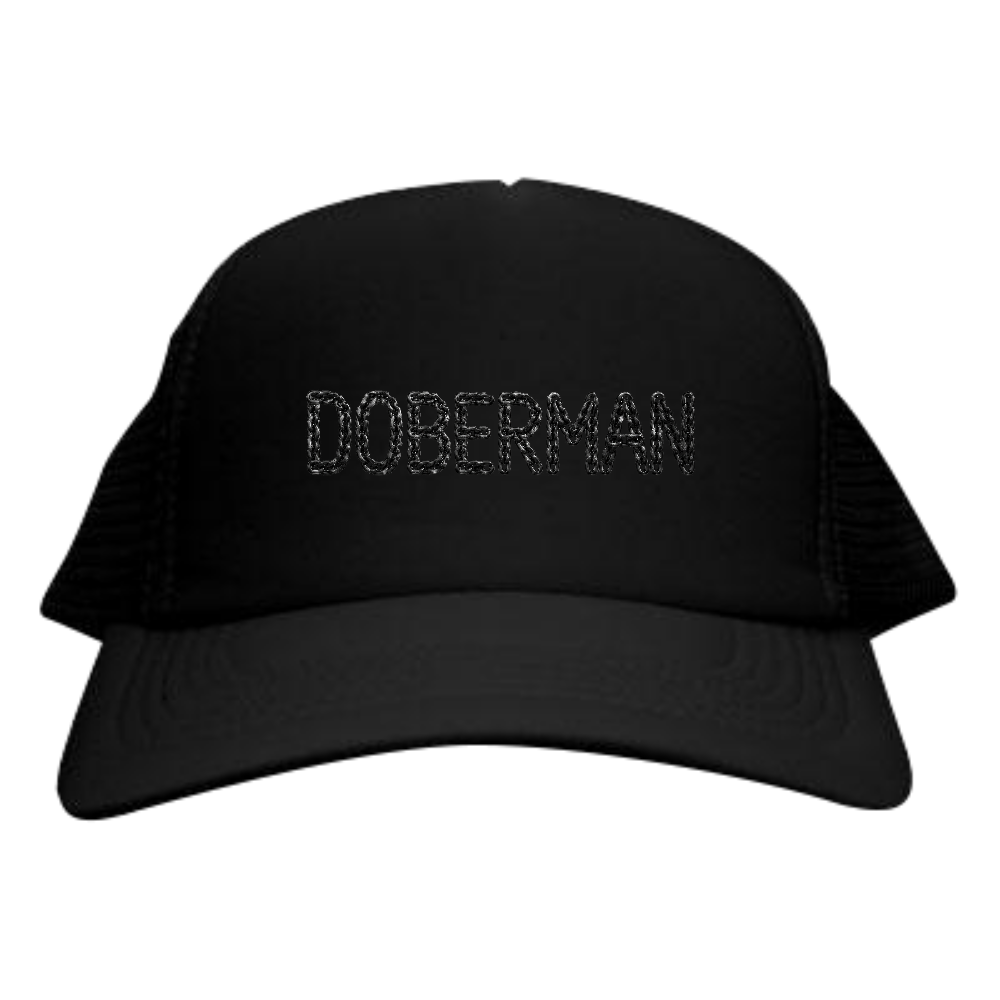 BLACK CHAIN DOBERMAN ― Shadow Prestige Edition ― 漆黒のボディにブラックチェーン文字。 静かな迫力と大人の色気を感じさせる、クールで洗練されたモデル。 意味: 「影のような存在感を放つ、孤高のドーベルマン」