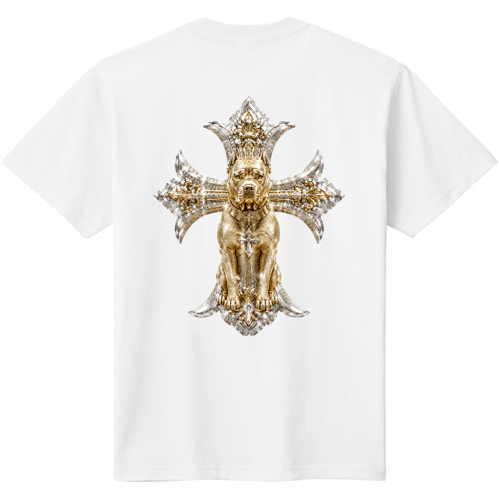 ROYAL CROSS PITBULL — IMPERIAL BACK JEWEL EDITION — 意味 「王者のクロスを背負う、誇り高きピットブル」 強さ・忠誠心・守護の象徴であるピットブルを、王族の宝飾品のようなクロスデザインで表現。 前から見るシンプルさとは裏腹に、背中で圧倒的な存在感を放つ特別仕様。