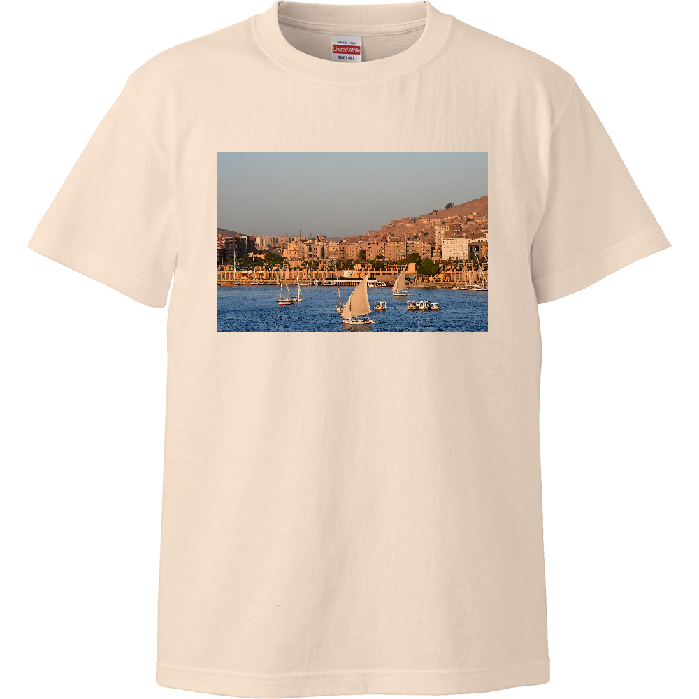 ナイルの風に浮かぶTシャツ