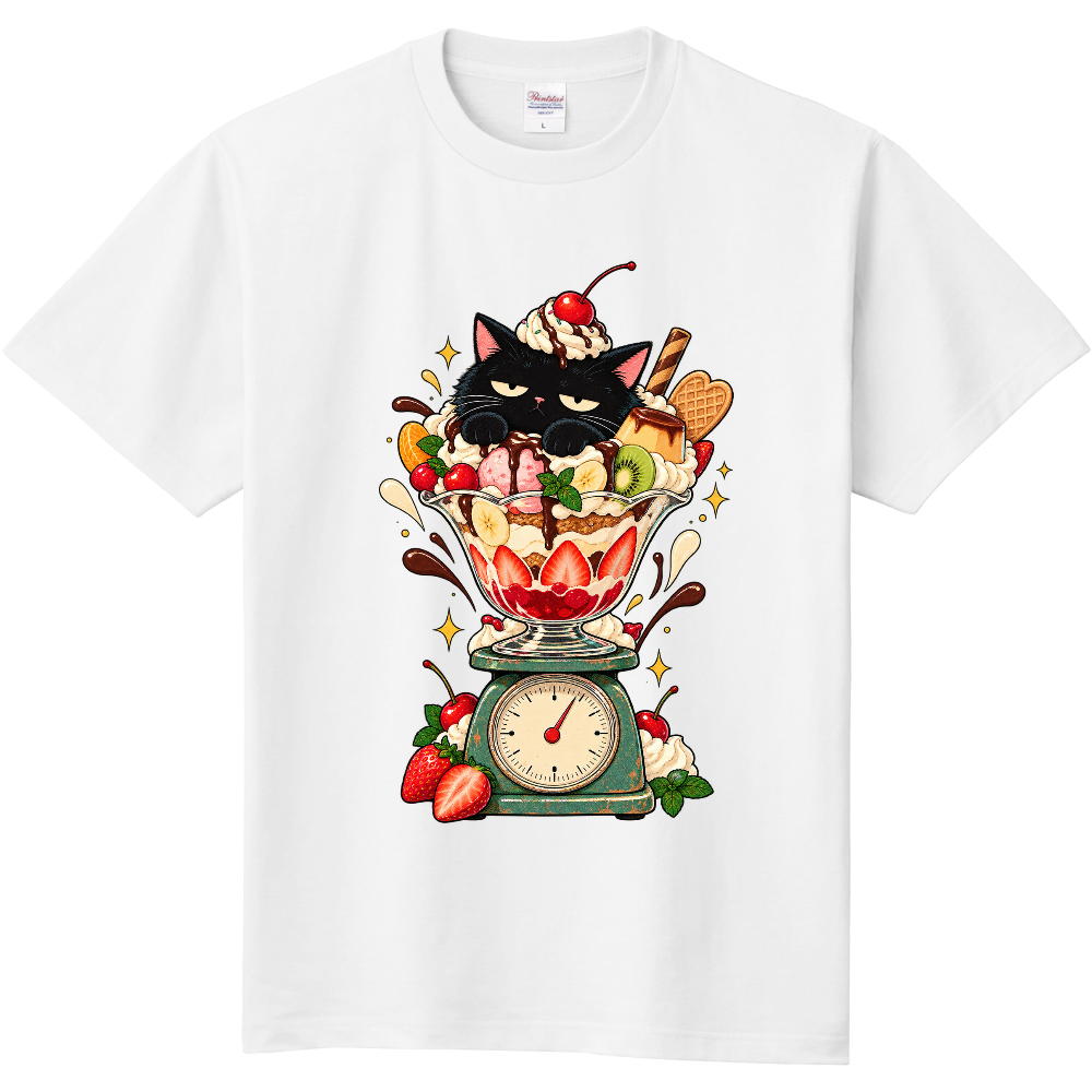 不機嫌な黒猫とレトロ体重計パフェ Tシャツ / Grumpy Black Cat on Retro Scale Parfait